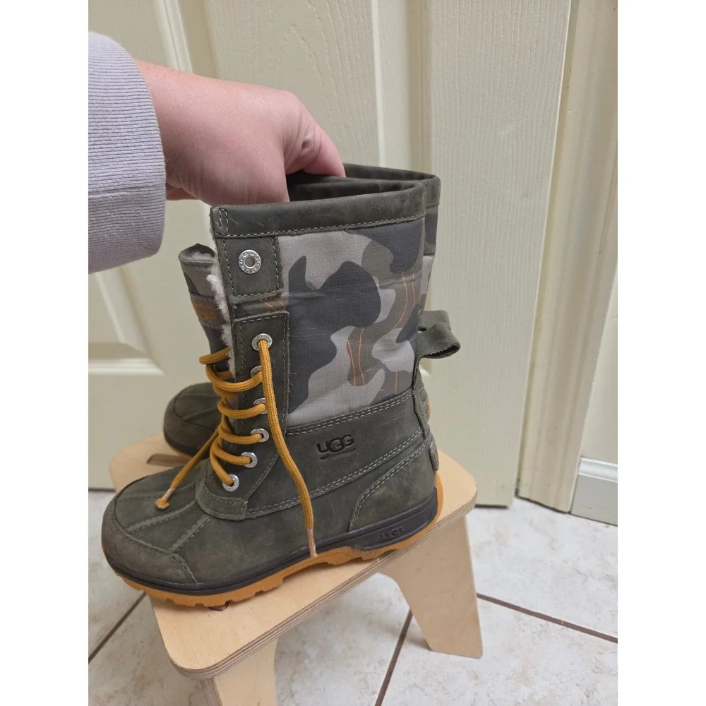 UGG Kids Butte Camo Waterproof Winter Snow Boots Grey Orange 1017220K‎ Size 2